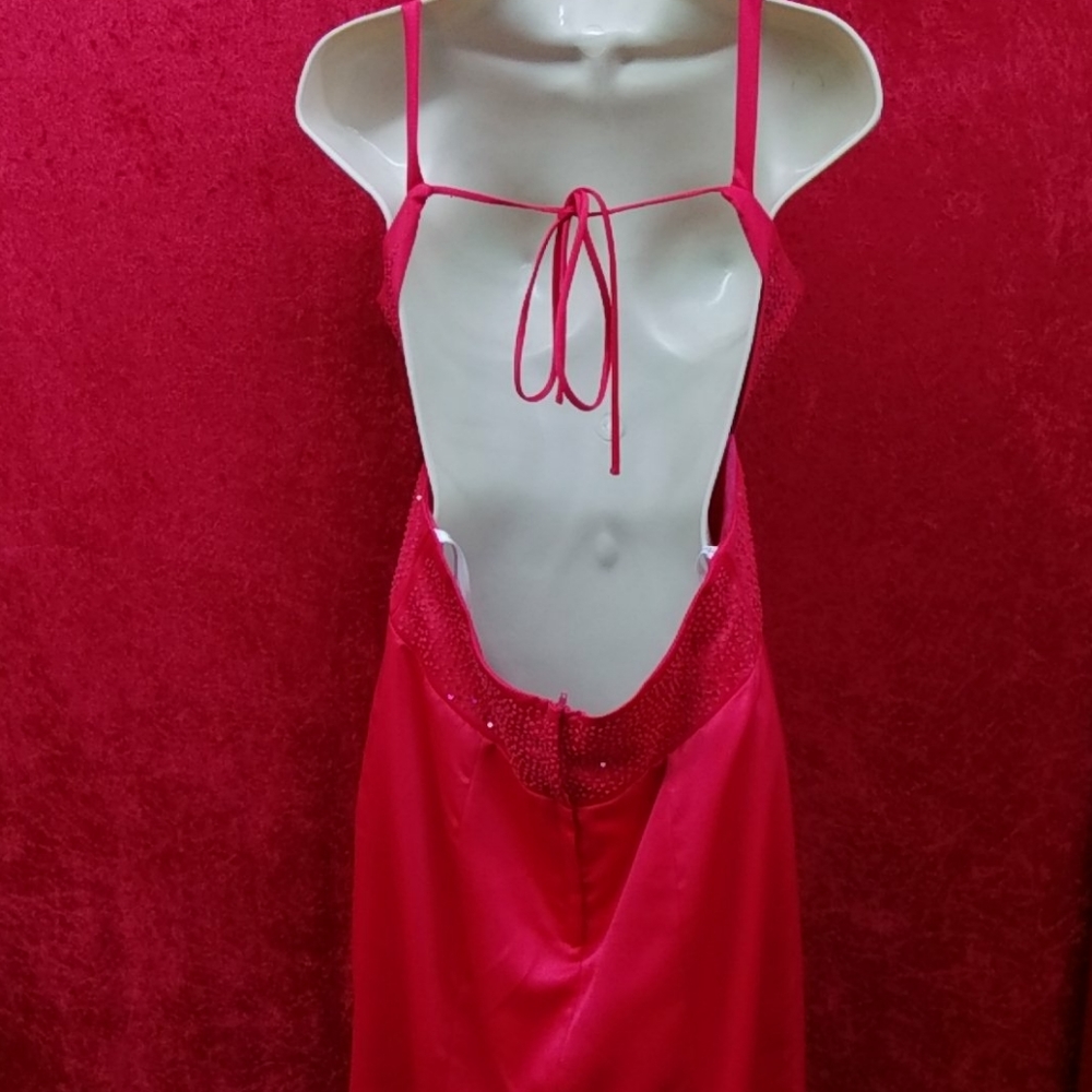 Dresses - Picture 4 of 4
